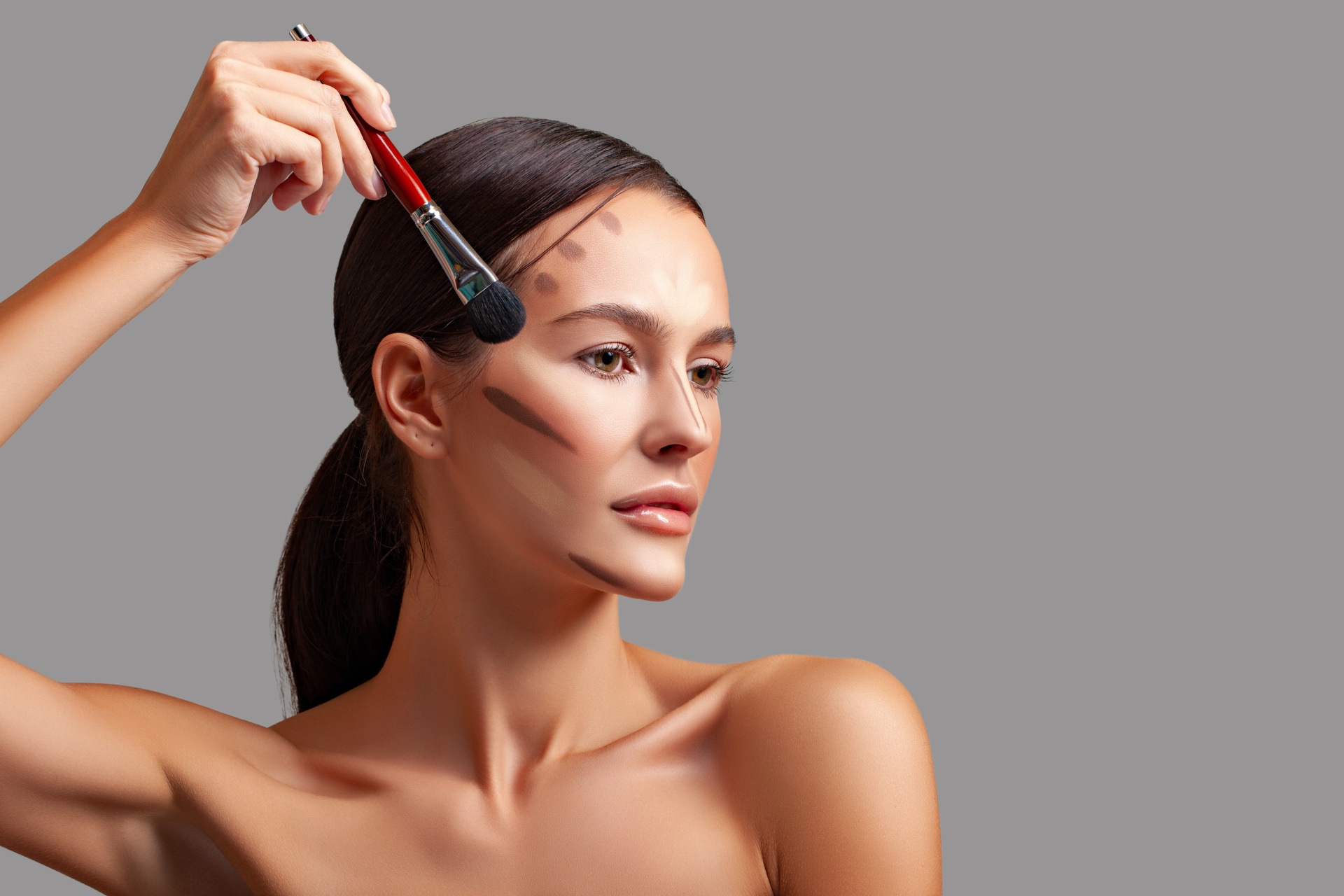 Контурирование: что нужно знать про скульпторы и как их наносить