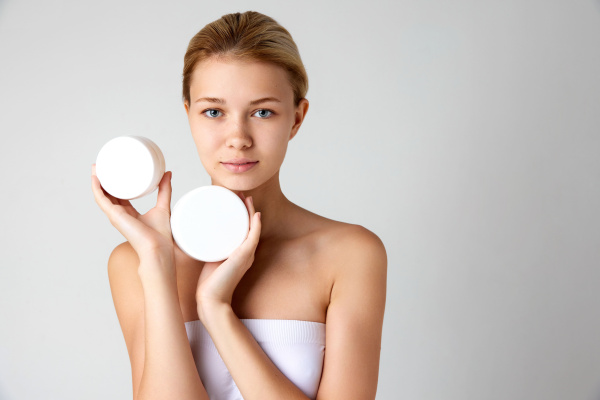 Активы в косметике (кислоты, ретинол, витамин C, пептиды): что это и как не навредить?