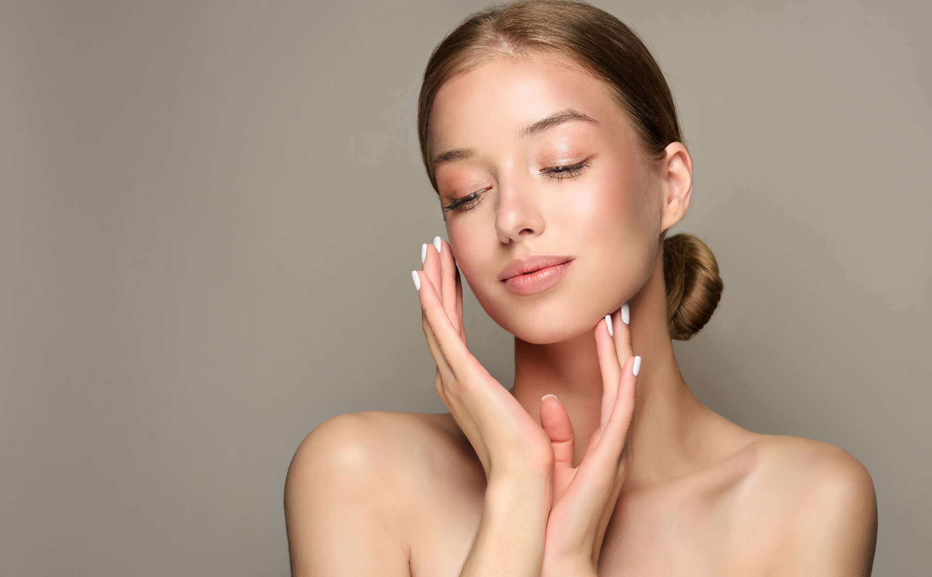 Самые популярные эстетические процедуры для лица: краткий гид по показаниям