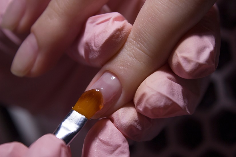 Как правильно выравнивать ногтевую пластину с помощью геля для наращивания?